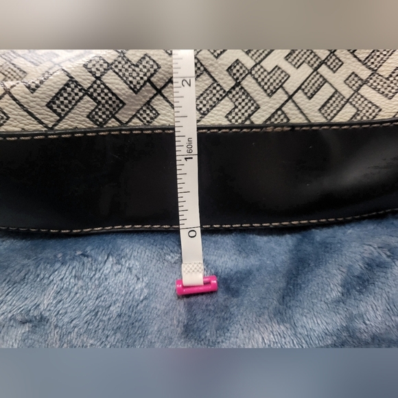 Tommy Hilfiger- NWOT- Black/White Logo, Leather Hobo Shoulder Bag - Picture 3 of 8